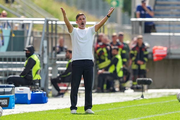 22.08.2026, xydrx, Fußball, DFB Pokal, 1. FC Saarbrücken - Hertha BSC, Saison 2026 2027, Ludwigsparkstadion: Stefan Leitl (Cheftrainer Hertha BSC) gestikulierend DFB regulations prohibit any use of photographs as image sequences and or quasi-video. *** August 22, 2026, xydrx, Soccer, DFB Cup, 1 FC Saarbrücken vs. Hertha BSC, 2026–2027 season, Ludwigsparkstadion: Stefan Leitl, head coach of Hertha BSC, gesturing. DFB regulations prohibit any use of photographs as image sequences and or quasi-video. Copyright: HMBxMedia YannisxDreimann