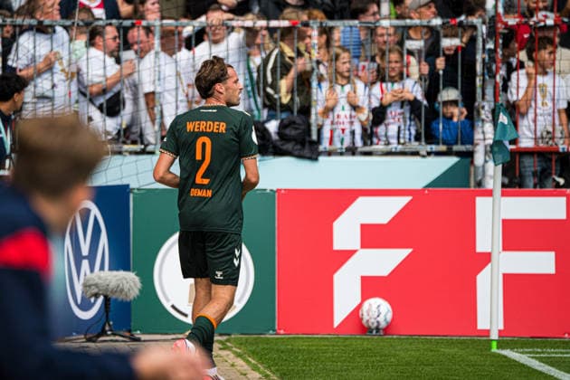 Fußball I Herren I Saison 2026-2027 I DFB-Pokal I 1. Spieltag I Lüneburger SK Hansa - SV Werder Bremen I 22.08.2026 Eckball Olivier Deman (2, SV Werder Bremen) *** Soccer I Men s Team I 2026–2027 Season I DFB Cup I Matchday 1 I Lüneburger SK vs. SV Werder Bremen I August 22, 2026 Corner kick by Olivier Deman (2), SV Werder Bremen Copyright: xLobeca Björn-OlexKehmx