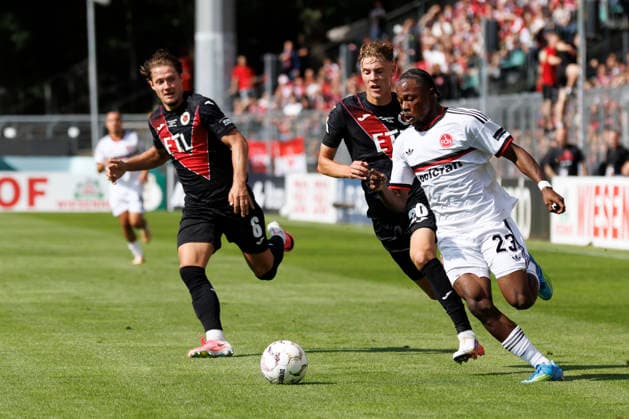 KOELN, GERMANY - AUGUST 22, 2026: Tobias Eisenhuth (Viktoria Koeln, 6), Niklas Swider (Viktoria Koeln, 20), Mohamed Alì Zoma (1. FC Nuernberg, 23)during the DFB-Cup match between Viktoria Koeln vs. 1. FC Nuernberg at the Sportpark Hoehenberg on August 22, 2026 in Koeln, Germany. DFL REGULATIONS PROHIBIT ANY USE OF PHOTOGRAPHS AS IMAGE SEQUENCES AND OR QUASI-VIDEO. Nordrhein-Westfalen Germany Copyright: xAxelxKohringx