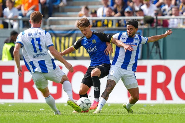22.08.2026, xydrx, Fußball, DFB Pokal, 1. FC Saarbrücken - Hertha BSC, Saison 2026 2027, Ludwigsparkstadion: Daniel Gleiber (1.FC Saarbruecken, 5) im Zweikampf gegen Sebastian Groenning Andersen (Hertha BSC, 17) und Kevin Sessa (Hertha BSC, 8) DFB regulations prohibit any use of photographs as image sequences and or quasi-video. *** August 22, 2026, xydrx, Soccer, DFB Cup, 1 FC Saarbrücken vs. Hertha BSC, 2026–2027 season, Ludwigsparkstadion: Daniel Gleiber (1 FC Saarbrücken) in a tackle against Sebastian Groenning Andersen (Hertha BSC, 17) and Kevin Sessa (Hertha BSC, 8). DFB regulations prohibit any use of photographs as image sequences and or quasi-video. Copyright: HMBxMedia YannisxDreimann