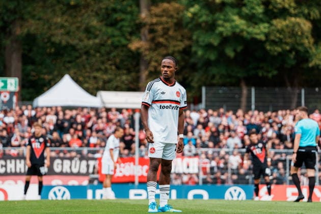Deutschland, Köln (Sportpark Höhenberg): DFB-Pokal, 1. Runde, FC Viktoria Köln - 1. FC Nürnberg, Mohamed Ali Zoma (1. FC Nürnberg, 23) *** Germany, Cologne, Sportpark Höhenberg, DFB Cup, 1st Round, FC Viktoria Cologne 1, FC Nuremberg, Mohamed Ali Zoma, FC Nuremberg, 23 Copyright: xThiemoxRudolphx