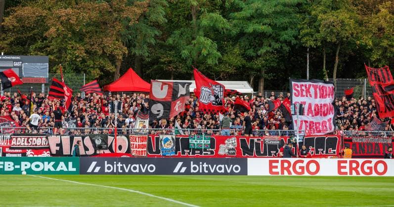 22.08.2026 - Fussball - Saison 2026 2027 - DFB Pokal Vereinspokal - 01. Runde: Viktoria Köln - 1. FC Nürnberg Nuernberg FCN ( Club ) - Sportfoto Zink DaMa - xdaxmax - regulations prohibit any use of photographs as image sequences and or quasi-video - Symbolbild Symbolfoto Feature Impression - Clubfan Clubfans FCN-Fans Fans im Gästeblock *** August 22, 2026 Soccer Season 2026–2027 DFB Cup Club Cup First Round Viktoria Cologne vs. 1. FC Nuremberg Nuremberg FCN Club Sports Photo by Zink DaMa xdaxmax regulations prohibit any use of photographs as image sequences and or quasi-video. Stock photo Symbolic photo, feature, impression, club fan, club fans, FCN fans, fans in the visitors’ section