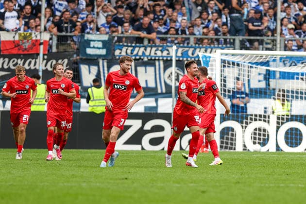 22.08.2026, GER, Fussball, Herren, DFB-Pokal, Saison 2026 2027, MSV Duisburg - SV Elversberg Luca Schnellbacher (SVE) Torjubel, jubelt nach seinem Treffer zum 0:1 Duisburg schauinsland-reisen Arena Nordrhein-Westfalen Deutschland *** August 22, 2026, GER, Soccer, Men s, DFB Cup, 2026–2027 Season, MSV Duisburg vs. SV Elversberg, Luca Schnellbacher (SVE) celebrates his goal, making the score 0–1, Duisburg, Schauinsland, Reisen Arena, North Rhine-Westphalia, Germany Copyright: xAdrianxSchlüterx