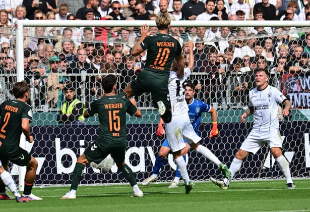 22.08.2026,GER Fußball, Männer,DFB Pokal, 1.Runde Saison 2026 2027, Hamburg, Lüneburger SK vs Werder Bremen Niclas Füllkrug (Werder 10) versucht vorbei an Torwart Tommy Henze (Pauli 01) ein Tor zu schiessen DFB DFL regulations prohibit any use of photographs as image sequences and or quasi-video) Hamburg Millerntorstadion Hamburg Deutschland *** August 22, 2026, German Soccer, Men s, DFB Cup, 1st Round, 2026–2027 Season, Hamburg, Lüneburger SK vs. Werder Bremen: Niclas Füllkrug (Werder 10) attempts to score a goal past goalkeeper Tommy Henze (Pauli 01). DFB and DFL regulations prohibit any use of photographs as image sequences and or quasi-video. Hamburg Millerntor Stadium, Hamburg, Germany Copyright: xnordphotoxGmbH xWitkex