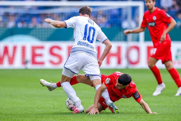 2026.08.22, xkwix, Fußball, DFB-Pokal, MSV Duisburg - SV Elversberg, Schauinsland-Reisen-Arena, 1.Runde, Saison 2026 2027: Christian Viet (MSV Duisburg 10) im Zweikampf gegen Felix Keidel (SV Elversberg 43) DFB regulations prohibit any use of photographs as image sequences and or quasi-video. Photo: xKamilxWilkowskixPressefotoKochx Nordrhein-Westfalen Deutschland *** August 22, 2026, xkwix, Soccer, DFB Cup, MSV Duisburg vs. SV Elversberg, Schauinsland Reisen Arena, 1st Round, 2026–2027 Season: Christian Viet (MSV Duisburg, No. 10) in a tackle against Felix Keidel (SV Elversberg, No. 43). DFB regulations prohibit any use of photographs as image sequences and or quasi-video. Photo: xKamilxWilkowskixPressefotoKochx, North Rhine-Westphalia, Germany