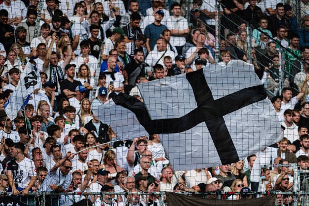 DFB-Pokal: Lüneburger SK - SV Werder Bremen, 22.08.2026 Lüneburger SK Fans im Auswärtsblock; Fußball, DFB-Pokal, 1. Runde: Lüneburger SK vs. SV Werder Bremen am 22.08.2026 im Millerntor-Stadion, Hamburg DFB REGULATIONS PROHIBIT ANY USE OF PHOTOGRAPHS AS IMAGE SEQUENCES AND OR QUASI-VIDEO. *** DFB Cup: Lüneburger SK vs. SV Werder Bremen, August 22, 2026—Lüneburger SK fans in the away section. Soccer, DFB Cup, First Round: Lüneburger SK vs. SV Werder Bremen on August 22, 2026, at Millerntor Stadium, Hamburg. DFB regulations prohibit any use of photographs as image sequences and or quasi-video. Copyright: xBEAUTIFULxSPORTS Tonhäuserx