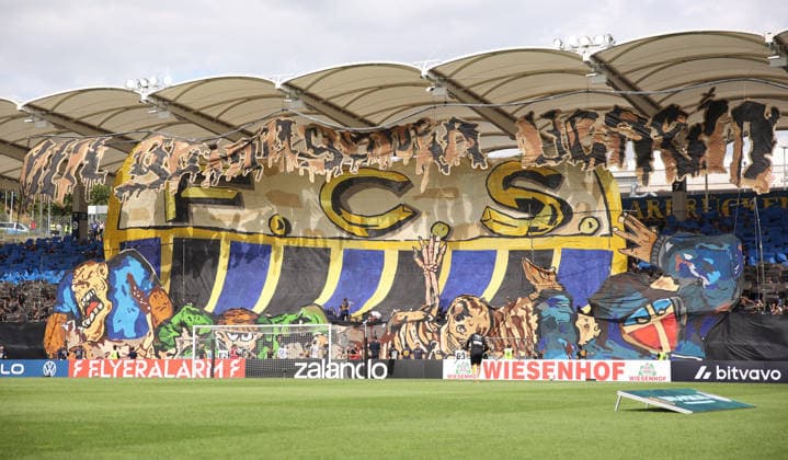 22.08.2026, Fussball, Herren, DFB-Pokal, 1. Runde, Saison 2026 2027, 1. FC Saarbrücken - Hertha BSC Berlin, Fans des 1. FC Saarbrücken zeigen eine Choreo Saarbrücken Ludwigsparkstadion Saarland Deutschland *** August 22, 2026, Soccer, Men s, DFB Cup, 1st Round, 2026–2027 Season, 1 FC Saarbrücken vs. Hertha BSC Berlin, 1 FC Saarbrücken fans perform a choreographed display at the Ludwigsparkstadion in Saarbrücken, Saarland, Germany Copyright: xFabianxKleerx