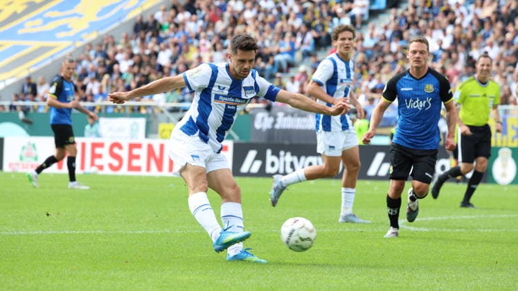 22.08.2026, xrekx, Fussball DFB Pokal 1.Runde, 1.FC Saarbruecken - Hertha BSC Berlin v.l. Josip Brekalo (Hertha BSC) (DFL DFB REGULATIONS PROHIBIT ANY USE OF PHOTOGRAPHS as IMAGE SEQUENCES and or QUASI-VIDEO) Saarbruecken *** August 22, 2026, xrekx, Soccer DFB Cup First Round, 1 FC Saarbrücken vs. Hertha BSC Berlin, featuring Josip Brekalo, Hertha BSC. DFL and DFB regulations prohibit any use of photographs as image sequences and or quasi-video. Saarbrücken