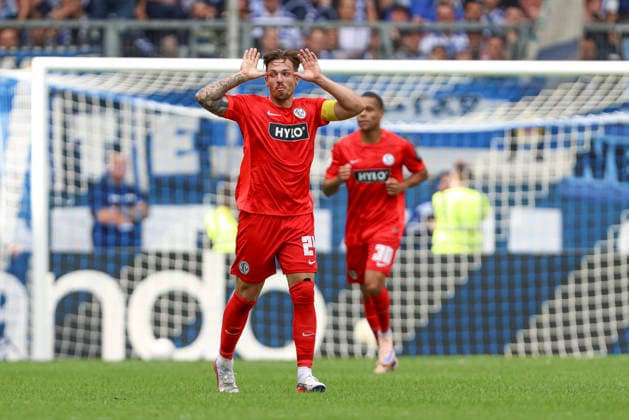 Luca Schnellbacher (SV 07 Elversberg) Torjubel, jubelt nach seinem Treffer zum 0:1 waehrend des Spiels der 1. Runde des DFB-Pokal zwischen MSV Duisburg und SV 07 Elversberg, Schauinsland-Reisen-Arena am 22. August 2026 in Duisburg, Deutschland. (Foto von Oliver Kaelke DeFodi Images) +++ Luca Schnellbacher (SV 07 Elversberg) celebrates after scoring his team s first goal during the 1st round match of the DFB-Pokal between MSV Duisburg and SV 07 Elversberg at Schauinsland-Reisen-Arena on August 22, 2026 in Duisburg, Germany. (Photo by Oliver Kaelke DeFodi Images) DFB DFL REGULATIONS PROHIBIT ANY USE OF PHOTOGRAPHS AS IMAGE SEQUENCES AND OR QUASI-VIDEO. (Photo by Oliver Kaelke DeFodi Images) - *** Luca Schnellbacher of SV 07 Elversberg celebrates a goal, celebrates after scoring his team’s first goal during the first-round match of the DFB Cup between MSV Duisburg and SV 07 Elversberg at the Schauinsland Reisen Arena on August 22, 2026, in Duisburg, Germany. Photo by Oliver Kaelke, DeFodi Images. Luca Schnellbacher of SV 07 Elversberg celebrates after scoring his team’s first goal during the first-round match of the DFB Cup between MSV Duisburg and SV 07 Elversberg at Schauinsland Reisen Arena on August 22, 2026 in Duisburg, Germany. Photo by Oliver Kaelke, DeFodi Images. DFB and DFL regulations prohibit any use of photographs as image sequences and or quasi-video. Photo by Oliver Kaelke, DeFodi Images.