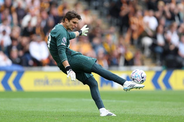 Hull v Man Utd 22 August 2026, Hull - Premier League Football - Hull City v Manchester United, ManU - Hull City goalkeeper Konstantinos Tzolakis - Photo: Charlotte Wilson Offside. Hull UK *** Hull gegen Man Utd, 22. August 2026, Hull, Premier League, Fußball, Hull City gegen Manchester United, Hull-City-Torwart Konstantinos Tzolakis, Foto: Charlotte Wilson, Offside, Hull, Großbritannien  Copyright: xCharlottexWilsonx xOffsidexOffside