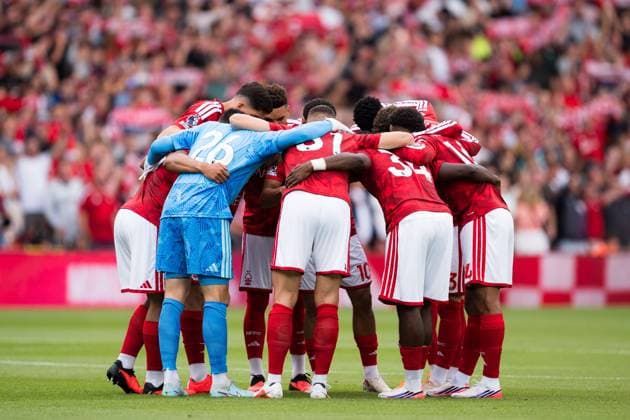 Nottingham Forest players form a huddle pre match Nottingham Forest v Leeds United, Premier League, Football, The City Ground, Nottingham, UK - 22 Aug 2026Nottingham The City Ground United Kingdom EDITORIAL USE ONLY No use with unauthorised audio, video, data, fixture lists, club league logos or live services. Online in-match use limited to 120 images, no video emulation. No use in betting, games or single club league player publications.  Copyright: xWiredxPhotos Shutterstockx 17112526c