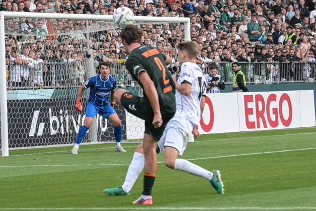 Arbeit fuer Torwart Arne Exner (Lueneburger SK Hansa 30), Lueneburger SK Hansa - SV Werder Bremen, Fussball, DFB-Pokal, DFB, 22.8.2026 DFB regulations prohibit any use of photographs as image sequences and or quasi-video Hamburg Hamburg Deutschland *** Work for goalkeeper Arne Exner: Lüneburger SK Hansa 30, Lüneburger SK Hansa vs. SV Werder Bremen, soccer, DFB Cup, DFB, August 22, 2026. DFB regulations prohibit any use of photographs as image sequences and or quasi-video. Hamburg, Hamburg, Germany Copyright: xkolbert-press BurghardxSchreyerx