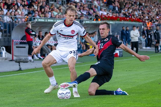 Zweikampf zwischen Tim Janisch (1. FC Nuernberg, 32) und Kilian Jakob (Viktoria Koeln, 26). Viktoria Koeln vs. 1. FC Nuernberg, Fussball, DFB-Pokal, 1. Runde, Saison 2026 2027, 22.08.2026 DFL DFB Regulations prohibit any use of Photographs as image sequences and or Quasivideo Viktoria Koeln vs. 1. FC Nuernberg, Fussball, DFB-Pokal, 1. Runde, Saison 2026 2027, 22.08.2026 Koeln *** Tackle between Tim Janisch of 1. FC Nuremberg, 32, and Kilian Jakob of Viktoria Cologne, 26—Viktoria Cologne vs. 1. FC Nuremberg, Soccer, DFB Cup, First Round, 2026–2027 Season, August 22, 2026 DFL DFB regulations prohibit any use of photographs as image sequences and or quasi-video Viktoria Cologne vs. 1 FC Nuremberg, soccer, DFB Cup, 1st round, 2026–2027 season, August 22, 2026, Cologne Copyright: xEibner-Pressefoto ThomasxHaeslerx EP_THR