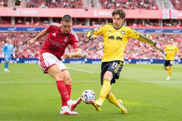 Nikola Milenkovic of Nottingham Forest battles with Brenden Aaronson of Leeds United Nottingham Forest v Leeds United, Premier League, Football, The City Ground, Nottingham, UK - 22 Aug 2026Nottingham The City Ground United Kingdom EDITORIAL USE ONLY No use with unauthorised audio, video, data, fixture lists, club league logos or live services. Online in-match use limited to 120 images, no video emulation. No use in betting, games or single club league player publications.  Copyright: xWiredxPhotos Shutterstockx 17112526o