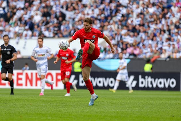 22.08.2026, GER, Fussball, Herren, DFB-Pokal, Saison 2026 2027, MSV Duisburg - SV Elversberg Florian Le Joncour (SVE) in Aktion am Ball, Einzelaktion Duisburg schauinsland-reisen Arena Nordrhein-Westfalen Deutschland *** August 22, 2026, GER, Soccer, Men s, DFB Cup, 2026–2027 Season, MSV Duisburg vs. SV Elversberg, Florian Le Joncour (SVE) in action with the ball, individual play, Duisburg, Schauinsland Reisen Arena, North Rhine-Westphalia, Germany Copyright: xAdrianxSchlüterx