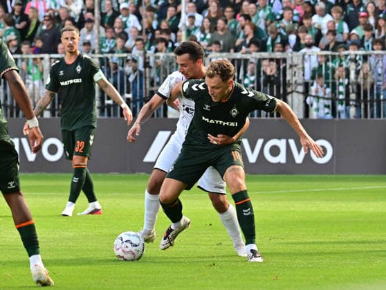 22.08.2026,GER Fußball, Männer,DFB Pokal, 1.Runde Saison 2026 2027, Hamburg, Lüneburger SK vs Werder Bremen Senne Lynen (Werder 14) versucht sich gegen Leon Perera (Lüneburg 12) durchzusetzen DFB DFL regulations prohibit any use of photographs as image sequences and or quasi-video) Hamburg Millerntorstadion Hamburg Deutschland *** August 22, 2026, German Soccer, Men, DFB Cup, 1st Round, 2026–2027 Season, Hamburg, Lüneburger SK vs. Werder Bremen Senne Lynen Werder 14 tries to prevail against Leon Perera Lüneburg 12. DFB and DFL regulations prohibit any use of photographs as image sequences and or quasi-video. Hamburg Millerntorstadion, Hamburg, Germany Copyright: xnordphotoxGmbH xWitkex