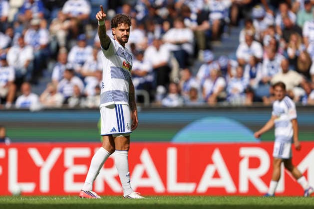 Lex-Tyger Lobinger (MSV Duisburg) gestikuliert, Gestik waehrend des Spiels der 1. Runde des DFB-Pokal zwischen MSV Duisburg und SV 07 Elversberg, Schauinsland-Reisen-Arena am 22. August 2026 in Duisburg, Deutschland. (Foto von Oliver Kaelke DeFodi Images) +++ Lex-Tyger Lobinger (MSV Duisburg) gestures during the 1st round match of the DFB-Pokal between MSV Duisburg and SV 07 Elversberg at Schauinsland-Reisen-Arena on August 22, 2026 in Duisburg, Germany. (Photo by Oliver Kaelke DeFodi Images) DFB DFL REGULATIONS PROHIBIT ANY USE OF PHOTOGRAPHS AS IMAGE SEQUENCES AND OR QUASI-VIDEO. (Photo by Oliver Kaelke DeFodi Images) - *** Lex Tyger Lobinger of MSV Duisburg gesturing during the first-round match of the DFB Cup between MSV Duisburg and SV 07 Elversberg at the Schauinsland Reisen Arena on August 22, 2026, in Duisburg, Germany. Photo by Oliver Kaelke, DeFodi Images. Lex Tyger Lobinger of MSV Duisburg gestures during the first-round match of the DFB Cup between MSV Duisburg and SV 07 Elversberg at Schauinsland Reisen Arena on August 22, 2026 in Duisburg, Germany. Photo by Oliver Kaelke, DeFodi Images. DFB and DFL regulations prohibit any use of photographs as image sequences and or quasi-video. Photo by Oliver Kaelke, DeFodi Images.