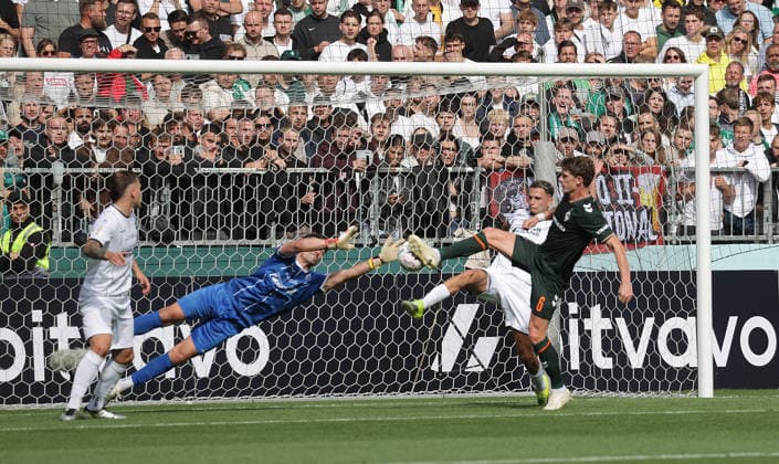 Arne Exner (Lueneburger SK Hansa) rettet hier gegen 6 Jens Stage (SV Werder Bremen) Fussball, Saison 2026 2027, Maenner, Herren, DFB Pokal, 1. Hauptrunde, Millerntor Stadion, Lueneburger SK gegen Werder Bremen DFL REGULATIONS PROHIBIT ANY USE OF PHOTOGRAPHS AS IMAGE SEQUENCES AND OR QUASI-VIDEO. *** Arne Exner, Lüneburger SK Hansa, makes a save here against No. 6 Jens Stage of SV Werder Bremen, soccer, 2026–2027 season, Men, Men’s, DFB Cup, 1st Round, Millerntor Stadium, Lüneburger SK vs. Werder Bremen DFL REGULATIONS PROHIBIT ANY USE OF PHOTOGRAPHS AS IMAGE SEQUENCES AND OR QUASI-VIDEO