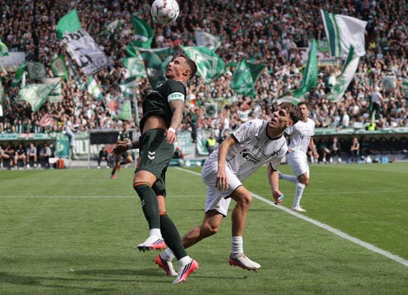 Marco Friedl (SV Werder Bremen), Tjark Doerr (Lueneburger SK Hansa) Fussball, Saison 2026 2027, Maenner, Herren, DFB Pokal, 1. Hauptrunde, Millerntor Stadion, Lueneburger SK gegen Werder Bremen DFL REGULATIONS PROHIBIT ANY USE OF PHOTOGRAPHS AS IMAGE SEQUENCES AND OR QUASI-VIDEO. *** Marco Friedl, SV Werder Bremen; Tjark Doerr, Lüneburger SK Hansa Football, 2026–2027 season, Men’s, DFB Cup, 1st Round, Millerntor Stadium, Lüneburger SK vs. Werder Bremen. DFL regulations prohibit any use of photographs as image sequences and or quasi-video.