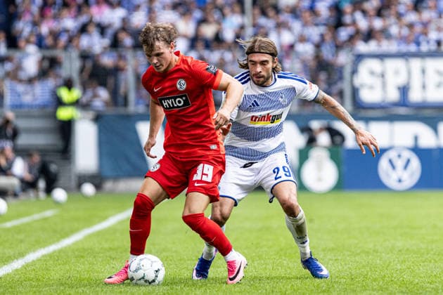 DFB-Pokal, 2026 2027, 1. Runde: MSV Duisburg - SV 07 Elversberg; 22.08.2026 Cole Campbell (SV 07 Elversberg, 39), Joshua Bitter (MSV Duisburg, 29) DFB-Pokal, 2026 2027, 1. Runde: MSV Duisburg - SV 07 Elversberg; Schauinsland-Reisen-Arena, Duisburg; 22.08.2026 DFB regulations prohibit any use of photographs as image sequences and or quasi video. *** DFB Cup, 2026–2027, First Round: MSV Duisburg vs. SV 07 Elversberg, August 22, 2026—Cole Campbell (SV 07 Elversberg, 39) and Joshua Bitter (MSV Duisburg, 29)—DFB Cup, 2026–2027, First Round: MSV Duisburg vs. SV 07 Elversberg, Schauinsland Reisen Arena, Duisburg, August 22, 2026. DFB regulations prohibit any use of photographs as image sequences and or quasi-video. Copyright: xBEAUTIFULxSPORTS Buriakovx