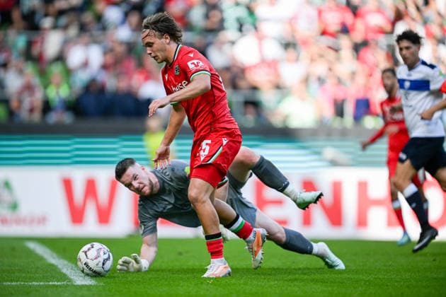 DFB Pokal 26 27 - SV Hemelingen - Hannover 96 am 22.08.2026 im Weserstadion in Bremen Tor zum 0:6. Torschuetze Torschütze Lars Gindorf (Hannover) mit dem dem Treffer zum 0:6 *** DFB Cup: SV Hemelingen vs. Hannover 96, August 22, 2026, at the Weserstadion in Bremen. Goal making the score 0–6; scorer: Lars Gindorf of Hannover, who scored the goal that made the score 0–6. MT