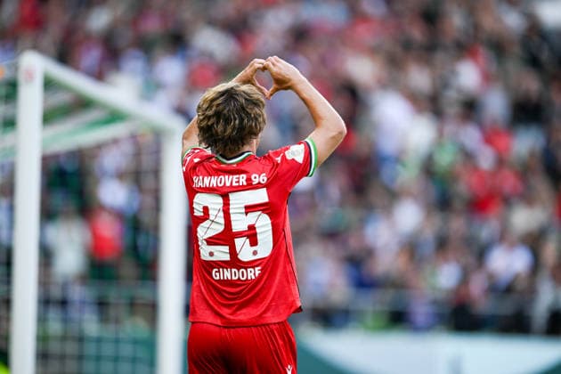 DFB Pokal 26 27 - SV Hemelingen - Hannover 96 am 22.08.2026 im Weserstadion in Bremen Jubel, Torjubel, Torschuetze, Torschütze Lars Gindorf (Hannover) jubelt nach seinem Tor zum 0:6 *** DFB Cup: SV Hemelingen 26–27 Hannover 96 on August 22, 2026, at the Weserstadion in Bremen—cheers, goal celebrations, goal scorers; Lars Gindorf, Hannover’s goal scorer, celebrates after scoring to make it 0–6 MT