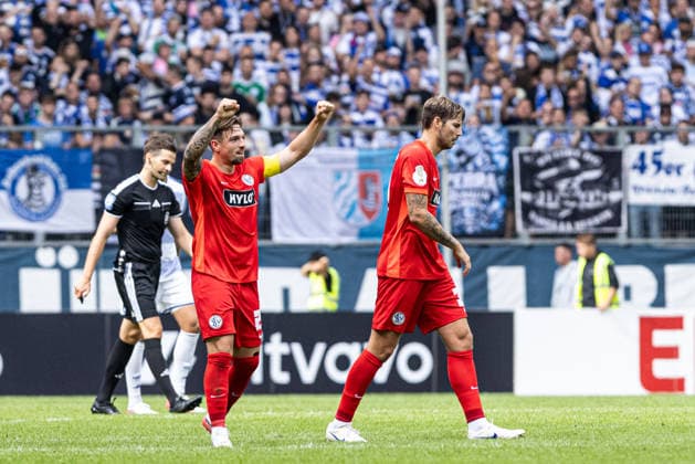 DFB-Pokal, 2026 2027, 1. Runde: MSV Duisburg - SV 07 Elversberg; 22.08.2026 SV 07 Elversberg bejubelt das Tor, durch Luca Schnellbacher (SV 07 Elversberg, 24) DFB-Pokal, 2026 2027, 1. Runde: MSV Duisburg - SV 07 Elversberg; Schauinsland-Reisen-Arena, Duisburg; 22.08.2026 DFB regulations prohibit any use of photographs as image sequences and or quasi video. *** DFB Cup, 2026–2027, First Round: MSV Duisburg vs. SV 07 Elversberg, August 22, 2026—SV 07 Elversberg celebrates the goal scored by Luca Schnellbacher, SV 07 Elversberg, 24 DFB Cup, 2026–2027, First Round: MSV Duisburg vs. SV 07 Elversberg, Schauinsland Reisen Arena, Duisburg, August 22, 2026. DFB regulations prohibit any use of photographs as image sequences and or quasi-video. Copyright: xBEAUTIFULxSPORTS Buriakovx