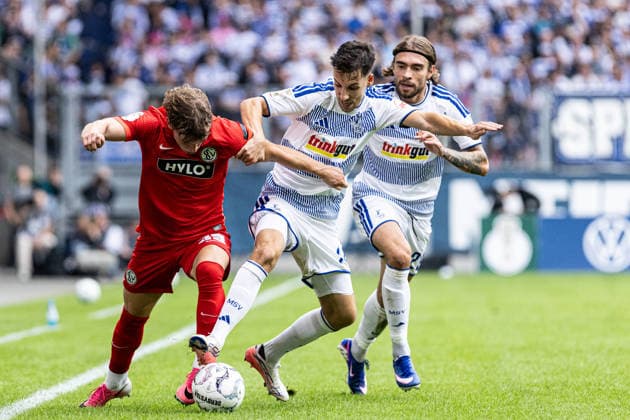 DFB-Pokal, 2026 2027, 1. Runde: MSV Duisburg - SV 07 Elversberg; 22.08.2026 Cole Campbell (SV 07 Elversberg, 39), Conor Noß (MSV Duisburg, 14) DFB-Pokal, 2026 2027, 1. Runde: MSV Duisburg - SV 07 Elversberg; Schauinsland-Reisen-Arena, Duisburg; 22.08.2026 DFB regulations prohibit any use of photographs as image sequences and or quasi video. *** DFB Cup, 2026–2027, First Round: MSV Duisburg vs. SV 07 Elversberg, August 22, 2026; Cole Campbell (SV 07 Elversberg, 39), Conor Noß (MSV Duisburg, 14); DFB Cup, 2026–2027, First Round: MSV Duisburg vs. SV 07 Elversberg, Schauinsland Reisen Arena, Duisburg, August 22, 2026. DFB regulations prohibit any use of photographs as image sequences and or quasi-video. Copyright: xBEAUTIFULxSPORTS Buriakovx