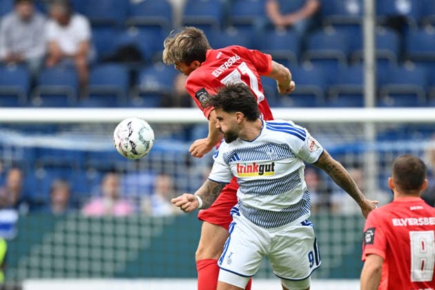 Kopfball Kopfballduell Maximilian Rohr (Elversberg 31) Lex Tyger Lobinger (Duisburg 9) 22.08.2026 ¢ Fussball ¢ MSV Duisburg vs SV Elversberg ¢ DFB-Pokal, Schauinsland-Reisen-Arena, Duisburg, DFB DFL REGULATIONS PROHIBIT ANY USE OF PHOTOGRAPHS AS IMAGE SEQUENCES AND OR QUASI-VIDEO NRW Germany *** Header, header duel: Maximilian Rohr (Elversberg 31) vs. Lex Tyger (Lobinger, Duisburg 9) 08 22 2026 ¢ Soccer ¢ MSV Duisburg vs. SV Elversberg ¢ DFB Cup, Schauinsland Reisen Arena, Duisburg, DFB DFL REGULATIONS PROHIBIT ANY USE OF PHOTOGRAPHS AS IMAGE SEQUENCES AND OR QUASI-VIDEO NRW Germany Copyright: xpepphotox xHorstxMauelshagenx pep00321, pep_20260822_hm