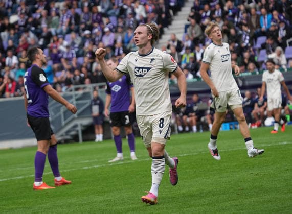 22.08.2026, eins Erzgebirgsstadion, Aue, GER, DFB Pokal, Erzgebirge Aue vs TSG Hoffenheim , Patrick Wimmer (Hoffenheim) freut sich ueber das Tor zum 0:2. (Photo by Hasan Bratic DeFodi Images) - *** August 22, 2026, Erzgebirgsstadion, Aue, GER, DFB Cup, Erzgebirge Aue vs. TSG Hoffenheim; Patrick Wimmer of Hoffenheim celebrates the goal that made it 0–2. Photo by Hasan Bratic, DeFodi Images