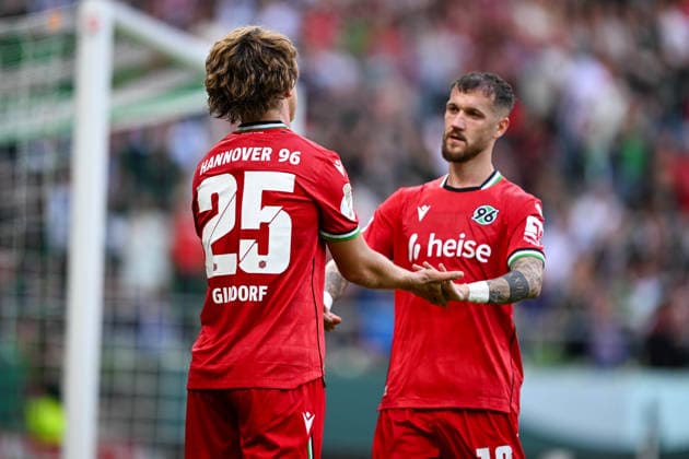 DFB Pokal 26 27 - SV Hemelingen - Hannover 96 am 22.08.2026 im Weserstadion in Bremen Jubel, Torjubel, Torschuetze, Torschütze Lars Gindorf (Hannover) jubelt nach seinem Tor zum 0:6 *** DFB Cup 26-27: SV Hemelingen vs. Hannover 96 on August 22, 2026, at the Weserstadion in Bremen—Cheers, goal celebrations, goal scorers, goal scorer Lars Gindorf; Hannover celebrates after his goal to make it 0-6 MT