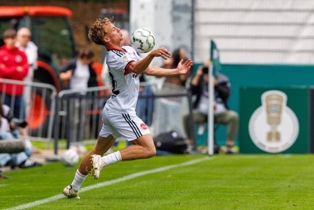 22.08.2026 - Fussball - Saison 2026 2027 - DFB Pokal Vereinspokal - 01. Runde: Viktoria Köln - 1. FC Nürnberg Nuernberg FCN ( Club ) - Sportfoto Zink DaMa - xdaxmax - regulations prohibit any use of photographs as image sequences and or quasi-video - Tim Janisch (32, 1. FC Nürnberg FCN ) nimmt Ball an *** August 22, 2026 Soccer Season 2026–2027 DFB Cup Club Cup First Round Viktoria Cologne 1 FC Nuremberg Nuremberg FCN Club Sports Photo Zink DaMa xdaxmax Regulations prohibit any use of photographs as image sequences and or quasi-video Tim Janisch 32, 1 FC Nuremberg (FCN) receives the ball