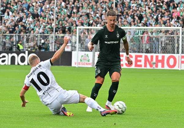22.08.2026,GER Fußball, Männer,DFB Pokal, 1.Runde Saison 2026 2027, Hamburg, Lüneburger SK vs Werder Bremen Marco Friedl (Werder 32) versucht sich gegen Marian Kunze (Lüneburg 10) durchzusetzen DFB DFL regulations prohibit any use of photographs as image sequences and or quasi-video) Hamburg Millerntorstadion Hamburg Deutschland *** August 22, 2026, German Soccer, Men s, DFB Cup, 1st Round, 2026–2027 Season, Hamburg, Lüneburger SK vs. Werder Bremen: Marco Friedl (Werder, No. 32) tries to get past Marian Kunze (Lüneburg, No. 10). DFB and DFL regulations prohibit any use of photographs as image sequences and or quasi-video. Hamburg Millerntorstadion, Hamburg, Germany Copyright: xnordphotoxGmbH xWitkex