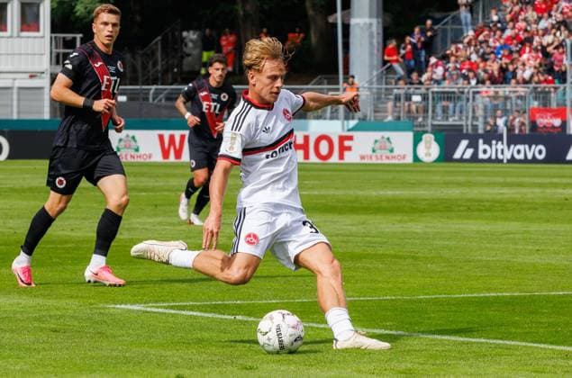 22.08.2026 - Fussball - Saison 2026 2027 - DFB Pokal Vereinspokal - 01. Runde: Viktoria Köln - 1. FC Nürnberg Nuernberg FCN ( Club ) - Sportfoto Zink DaMa - xdaxmax - regulations prohibit any use of photographs as image sequences and or quasi-video - Tim Janisch (32, 1. FC Nürnberg FCN ) flankt Flanke *** August 22, 2026 Soccer Season 2026–2027 DFB Cup Club Cup First Round Viktoria Cologne 1 FC Nuremberg Nuremberg FCN Club Sports Photo Zink DaMa xdaxmax regulations prohibit any use of photographs as image sequences and or quasi-video Tim Janisch 32, 1. FC Nürnberg (FCN) crosses the ball