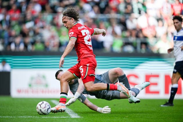 DFB Pokal 26 27 - SV Hemelingen - Hannover 96 am 22.08.2026 im Weserstadion in Bremen Tor zum 0:6. Torschuetze Torschütze Lars Gindorf (Hannover) mit dem dem Treffer zum 0:6 *** DFB Cup 26–27: SV Hemelingen vs. Hannover 96 on August 22, 2026, at the Weserstadion in Bremen. Goal making the score 0–6; scorer: Lars Gindorf of Hannover, who scored the goal that made it 0–6. MT
