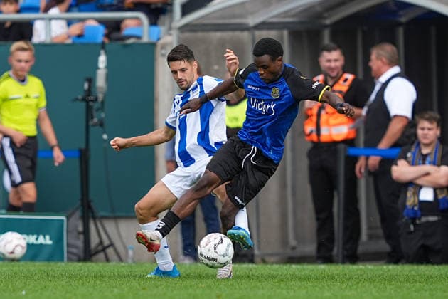22.08.2026, xydrx, Fußball, DFB Pokal, 1. FC Saarbrücken - Hertha BSC, Saison 2026 2027, Ludwigsparkstadion: Sebastian Groenning Andersen (Hertha BSC, 17) im Zweikampf gegen Calogero Rizzuto (1.FC Saarbruecken, 7) DFB regulations prohibit any use of photographs as image sequences and or quasi-video. *** August 22, 2026, xydrx, Soccer, DFB Cup, 1 FC Saarbrücken vs. Hertha BSC, 2026–2027 season, Ludwigsparkstadion, Sebastian Groenning Andersen (Hertha BSC), No. 17 in a tackle against Calogero Rizzuto (1 FC Saarbrücken), No. 7. DFB regulations prohibit any use of photographs as image sequences and or quasi-video. Copyright: HMBxMedia YannisxDreimann