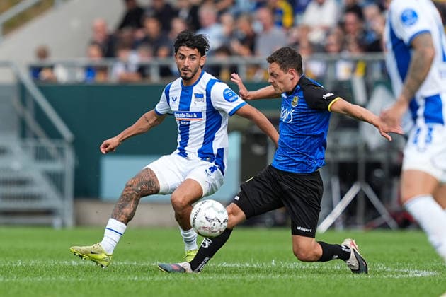 22.08.2026, xydrx, Fußball, DFB Pokal, 1. FC Saarbrücken - Hertha BSC, Saison 2026 2027, Ludwigsparkstadion: Kevin Sessa (Hertha BSC, 8) im Zweikampf gegen Patrick Sontheimer (1.FC Saarbruecken, 6) DFB regulations prohibit any use of photographs as image sequences and or quasi-video. *** August 22, 2026, xydrx, Soccer, DFB Cup, 1 FC Saarbrücken vs. Hertha BSC, 2026–2027 season, Ludwigsparkstadion, Kevin Sessa (Hertha BSC), No. 8 in a tackle against Patrick Sontheimer (1 FC Saarbrücken), No. 6. DFB regulations prohibit any use of photographs as image sequences and or quasi-video Copyright: HMBxMedia YannisxDreimann