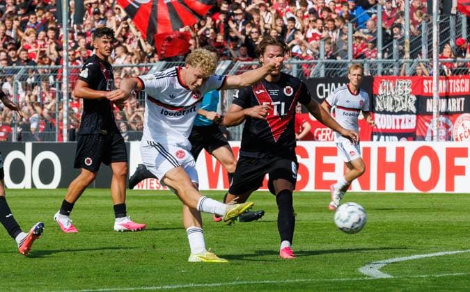 22.08.2026 - Fussball - Saison 2026 2027 - DFB Pokal Vereinspokal - 01. Runde: Viktoria Köln - 1. FC Nürnberg Nuernberg FCN ( Club ) - Sportfoto Zink DaMa - xdaxmax - regulations prohibit any use of photographs as image sequences and or quasi-video - Piet Scobel (19, 1. FC Nürnberg FCN ) mit Torschuss *** August 22, 2026 Soccer Season 2026–2027 DFB Cup Club Cup First Round Viktoria Cologne 1 FC Nuremberg Nuremberg FCN Club Sports Photo Zink DaMa xdaxmax regulations prohibit any use of photographs as image sequences and or quasi-video Piet Scobel 19, 1 FC Nuremberg (FCN) taking a shot on goal