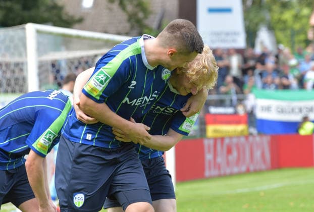 22.08.2026, GER, Fussball, Regionalliga West, Saison 2026 2027, 04. Spieltag, Ohlendorf Stadion im Heidewald, Gütersloh FC Gütersloh - SV Bergisch Gladbach 3 : 1 Tor-Jubel FC Gütersloh : Björn Rother und Torschütze Niklas Frese (beide FC Gütersloh, v.L.), Aktion, Einzelbild, Quer, Mimik, Gestik, Jubel, jubeln, Freude, freuen *** August 22, 2026, GER, Soccer, Regionalliga West, 2026–2027 Season, Matchday 4, Ohlendorf Stadium in Heidewald, Gütersloh FC vs. Gütersloh SV Bergisch Gladbach 3–1: Goal celebration—FC Gütersloh’s Björn Rother and goal scorer Niklas Frese (both of FC Gütersloh), from left, in action, single frame, landscape orientation, facial expressions, gestures, celebration, cheering, joy, happiness