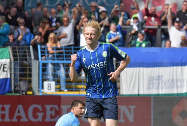 22.08.2026, GER, Fussball, Regionalliga West, Saison 2026 2027, 04. Spieltag, Ohlendorf Stadion im Heidewald, Gütersloh FC Gütersloh - SV Bergisch Gladbach 3 : 1 Tor-Jubel FC Gütersloh : Torschütze Niklas Frese (FC Gütersloh), Aktion, Einzelbild, Quer, Mimik, Gestik, Jubel, jubeln, Freude, freuen *** August 22, 2026, GER, Soccer, Regionalliga West, 2026–2027 Season, Matchday 4, Ohlendorf Stadium in Heidewald, Gütersloh FC vs. SV Bergisch Gladbach 3–1 Goal Celebration FC Gütersloh Goal Scorer Niklas Frese FC Gütersloh, Action, Single Frame, Horizontal, Facial Expressions, Gestures, celebration, celebrating, joy, happiness