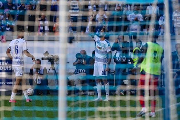22.08.2026, GER, Fussball, Herren, DFB-Pokal, Saison 2026 2027, MSV Duisburg - SV Elversberg Lex-Tyger Lobinger (Duisburg) Torjubel, jubelt nach seinem Treffer zum 1:1 Duisburg schauinsland-reisen Arena Nordrhein-Westfalen Deutschland *** August 22, 2026, GER, Soccer, Men s, DFB Cup, 2026–2027 Season, MSV Duisburg vs. SV Elversberg, Lex Tyger Lobinger, Duisburg goal celebration, celebrating after scoring the 1–1 goal, Duisburg Schauinsland Arena, North Rhine-Westphalia, Germany Copyright: xAdrianxSchlüterx