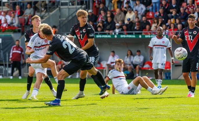 22.08.2026 - Fussball - Saison 2026 2027 - DFB Pokal Vereinspokal - 01. Runde: Viktoria Köln - 1. FC Nürnberg Nuernberg FCN ( Club ) - Sportfoto Zink DaMa - xdaxmax - regulations prohibit any use of photographs as image sequences and or quasi-video - Tor Treffer Torschuß zum 0:1 - Torschütze Piet Scobel (19, 1. FC Nürnberg FCN ) *** August 22, 2026 Soccer Season 2026–2027 DFB Cup Club Cup First Round Viktoria Cologne 1 FC Nuremberg Nuremberg FCN Club Sports Photo Zink DaMa xdaxmax regulations prohibit any use of photographs as image sequences and or quasi-video Goal Treshot on goal for the 0–1; goal scorer: Piet Scobel, 19; 1. FC Nuremberg (FCN)