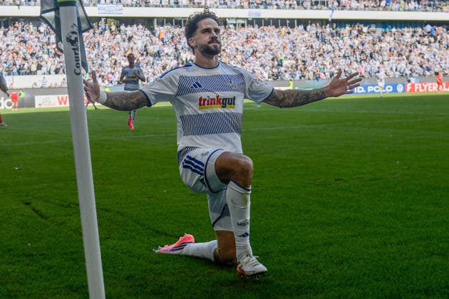 Lex Tyger Lobinger (Duisburg 9) jubelt nach dem Tor zum 1:1 22.08.2026 ¢ Fussball ¢ MSV Duisburg vs SV Elversberg ¢ DFB-Pokal, Schauinsland-Reisen-Arena, Duisburg, DFB DFL REGULATIONS PROHIBIT ANY USE OF PHOTOGRAPHS AS IMAGE SEQUENCES AND OR QUASI-VIDEO NRW Germany *** Lex Tyger Lobinger of Duisburg 9 celebrates after scoring a goal on 1 1 22 08 2026 ¢ Soccer ¢ MSV Duisburg vs. SV Elversberg ¢ DFB Cup, Schauinsland Reisen Arena, Duisburg, DFB DFL regulations prohibit any use of photographs as image sequences and or quasi-video. NRW, Germany Copyright: xpepphotox xHorstxMauelshagenx pep00321, pep_20260822_hm