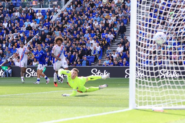 Football - Premier League - Everton v Crystal Palace 22nd August 2026 - Premier League - Everton v Crystal Palace - Kiernan Dewsbury-Hall of Everton scores their 1st goal - Photo: Simon Stacpoole Offside. Liverpool UK *** Fußball: Premier League – Everton gegen Crystal Palace, 22. August 2026 Premier League – Everton gegen Crystal Palace: Kiernan Dewsbury Hall von Everton erzielt das erste Tor. Foto: Simon Stacpoole – Abseits – Liverpool, Großbritannien  Copyright: xSimonxStacpoolexOffside