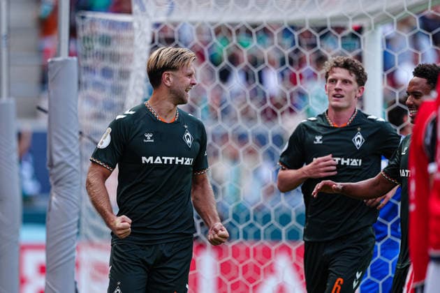 Torjubel nach Tor zum 0:2 per Elfmeter Strafstoss Niclas Füllkrug (SV Werder Bremen, 10) GER, Lüneburger SK Hansa vs. SV Werder Bremen, Fußball, DFB-Pokal, 1. Runde, Saison 2026 2027, 22.08.2026 GER, Lüneburger SK Hansa vs. SV Werder Bremen, Fußball, DFB-Pokal, 1. Runde, Saison 2026 2027, 22.08.2026 Hamburg *** Goal celebration after Niclas Füllkrug scored the 0–2 goal on a penalty kick for SV Werder Bremen, August 10, 2026, Lüneburger SK Hansa vs. SV Werder Bremen, soccer, DFB Cup, 1st round, 2026–2027 season, August 22, 2026, Germany, Lüneburger SK Hansa vs. SV Werder Bremen, Soccer, DFB Cup, First Round, 2026–2027 Season, August 22, 2026, Hamburg Copyright: xEibner-Pressefoto MarcelxvonxFehrnx EP_MFN