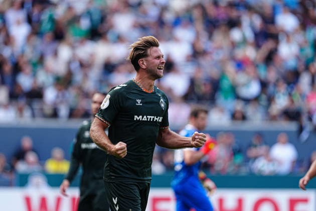Torjubel nach Tor zum 0:2 per Elfmeter Strafstoss Niclas Füllkrug (SV Werder Bremen, 10) GER, Lüneburger SK Hansa vs. SV Werder Bremen, Fußball, DFB-Pokal, 1. Runde, Saison 2026 2027, 22.08.2026 GER, Lüneburger SK Hansa vs. SV Werder Bremen, Fußball, DFB-Pokal, 1. Runde, Saison 2026 2027, 22.08.2026 Hamburg *** Goal celebration after Niclas Füllkrug scored the 0–2 goal on a penalty kick for SV Werder Bremen, August 10, 2026, Lüneburger SK Hansa vs. SV Werder Bremen, soccer, DFB Cup, 1st round, 2026–2027 season, August 22, 2026, Germany, Lüneburger SK Hansa vs. SV Werder Bremen, Soccer, DFB Cup, First Round, 2026–2027 Season, August 22, 2026, Hamburg Copyright: xEibner-Pressefoto MarcelxvonxFehrnx EP_MFN