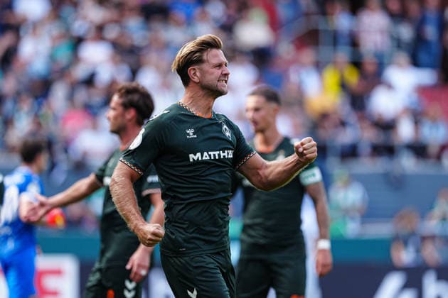 Torjubel nach Tor zum 0:2 per Elfmeter Strafstoss Niclas Füllkrug (SV Werder Bremen, 10) GER, Lüneburger SK Hansa vs. SV Werder Bremen, Fußball, DFB-Pokal, 1. Runde, Saison 2026 2027, 22.08.2026 GER, Lüneburger SK Hansa vs. SV Werder Bremen, Fußball, DFB-Pokal, 1. Runde, Saison 2026 2027, 22.08.2026 Hamburg *** Goal celebration after Niclas Füllkrug scored the 0–2 goal on a penalty kick for SV Werder Bremen, August 10, 2026, Lüneburger SK Hansa vs. SV Werder Bremen, soccer, DFB Cup, 1st round, 2026–2027 season, August 22, 2026, Germany, Lüneburger SK Hansa vs. SV Werder Bremen, Soccer, DFB Cup, First Round, 2026–2027 Season, August 22, 2026, Hamburg Copyright: xEibner-Pressefoto MarcelxvonxFehrnx EP_MFN