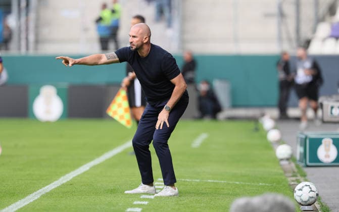 Erz.Aue - Hoffenheim DFB-Pokal Aue, 22.08.2026, Erzgebirgsstadion, Fußball, DFB Pokal, 1.Hauptrunde , FC Erzgebirge Aue vs. TSG 1899 Hoffenheim , Im Bild: Trainer Christian Ilzer, TSG Hoffenheim , Nur für journalistische Zwecke. Only for editorial use! , DFB regulations prohibit any use of photographs as image sequences and or quasi-video. , *** Erz Aue Hoffenheim DFB Cup Aue, August 22, 2026, Erzgebirgsstadion, Soccer, DFB Cup, 1st Round, FC Erzgebirge Aue vs. TSG 1899 Hoffenheim, Pictured: Coach Christian Ilzer, TSG Hoffenheim, For editorial use only, DFB regulations prohibit any use of photographs as image sequences and or quasi-video, Picture Point