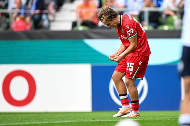 DFB Pokal 26 27 - SV Hemelingen - Hannover 96 am 22.08.2026 im Weserstadion in Bremen Jubel, Torjubel, Torschuetze, Torschütze Lars Gindorf (Hannover) jubelt nach seinem Tor zum 0:7. *** DFB Cup 26-27: SV Hemelingen vs. Hannover 96 on August 22, 2026, at the Weserstadion in Bremen—cheers, goal celebrations, goal scorers, goal scorer Lars Gindorf; Hannover celebrates after his goal to make it 0-7 MT