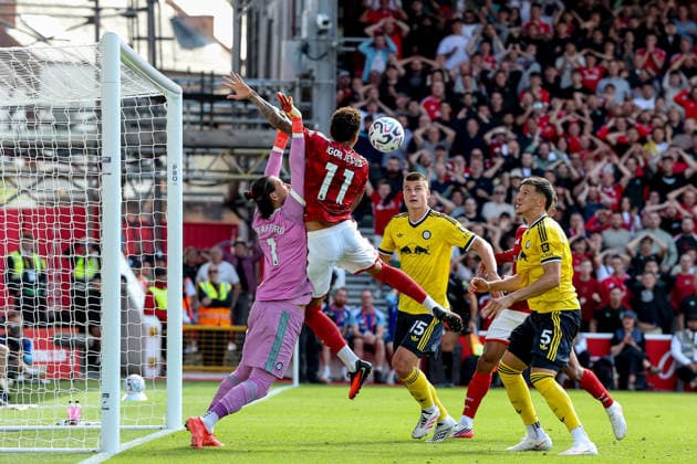Nottingham Forest v Leeds United, Premier League Nottingham Forest forward Igor Jesus (11) battles for ball with Leeds United goalkeeper James Trafford (1) during the Premier League match between Nottingham Forest and Leeds United at the City Ground, Nottingham, UK on 22 August 2026. Nottingham City Ground Nottinghamshire UK Editorial use only DataCo restrictions apply See www.football-dataco.com , Copyright: xManjitxNarotrax PSI-24717-0022
